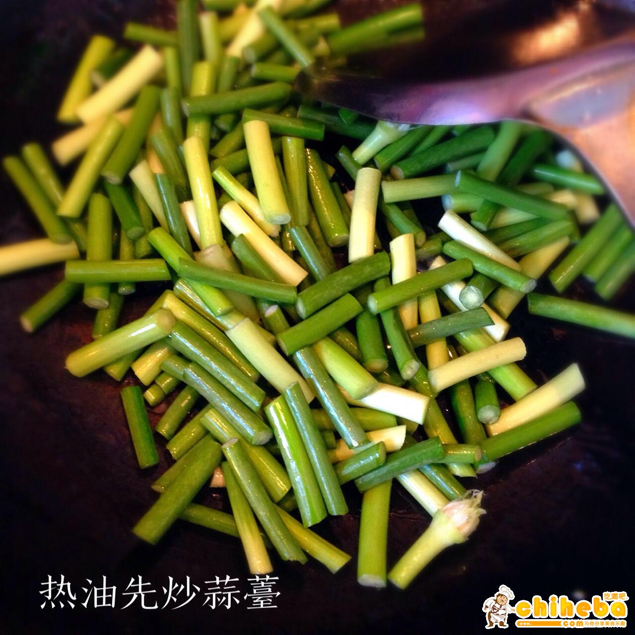 素菜➡️蒜苔炒木耳的做法 步骤2